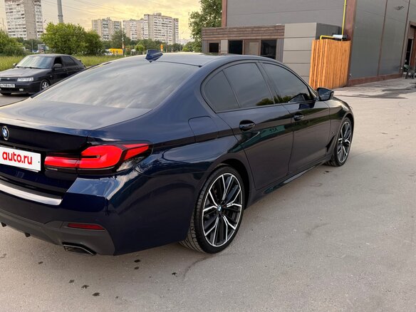 2020 BMW 5 серии 530d xDrive VII (G30/G31/G38) Рестайлинг, синий, 5600000 рублей - вид 4