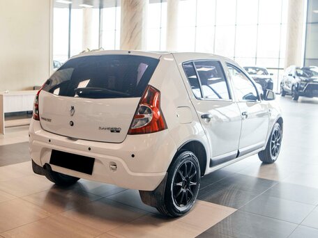 2012 Renault Sandero I, белый, 993000 рублей, вид 4