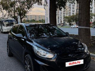 2013 Hyundai Solaris I, чёрный, 700000 рублей, вид 2