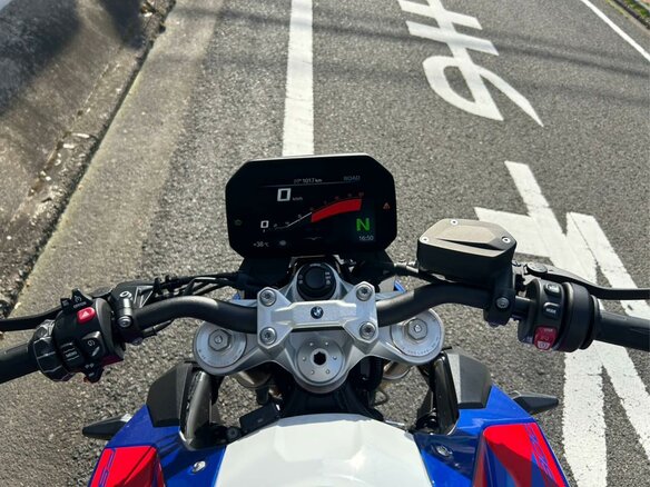 2024 BMW F 900 R, синий, 1177000 рублей - вид 4