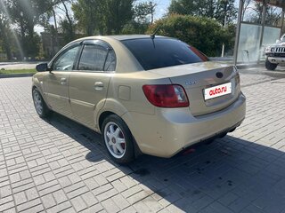2010 Kia Rio II Рестайлинг, бежевый, 600000 рублей, вид 3