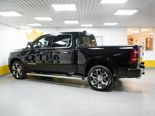 2022 Ram 1500 Crew Cab V, чёрный, 8499000 рублей, вид 4