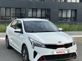 2020 Kia Rio IV Рестайлинг, белый, 1750000 рублей, вид 1