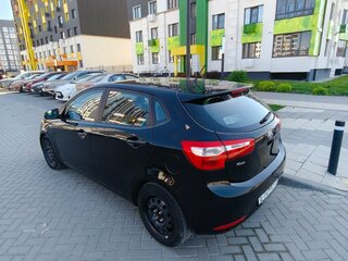 2014 Kia Rio III, чёрный, 950000 рублей, вид 4