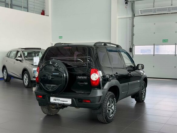 2011 Chevrolet Niva I Рестайлинг, чёрный - вид 4