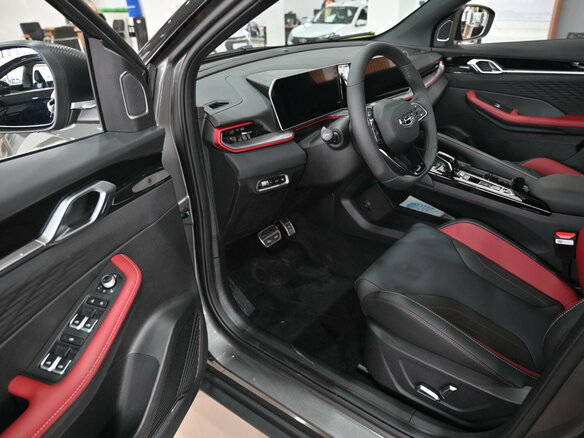2026 Geely Coolray I Рестайлинг, серый - вид 12