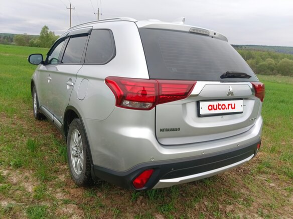 2017 Mitsubishi Outlander III Рестайлинг 2, серебристый, 1760000 рублей - вид 5