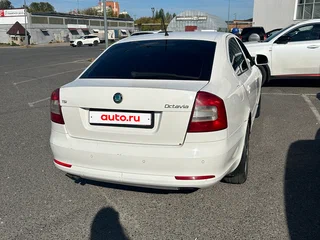 2011 Skoda Octavia II (A5) Рестайлинг, белый, 400000 рублей, вид 5