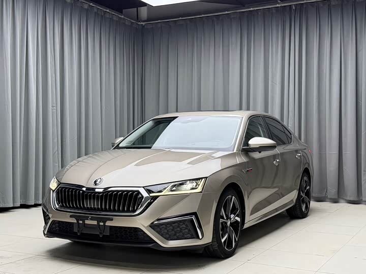 Открыть фотографии: Skoda Octavia IV (A8)