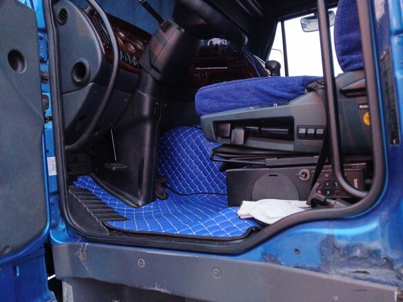 2002 DAF 95XF, синий, 2870000 рублей - вид 3