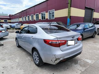 2013 Kia Rio 5-speed III, серебристый, 465000 рублей, вид 4