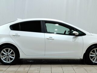 2017 Kia Cerato III Рестайлинг (Classic), белый, 1450000 рублей, вид 3