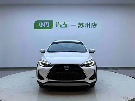 2022 Toyota Yaris IV, белый, 1280111 рублей, вид 2