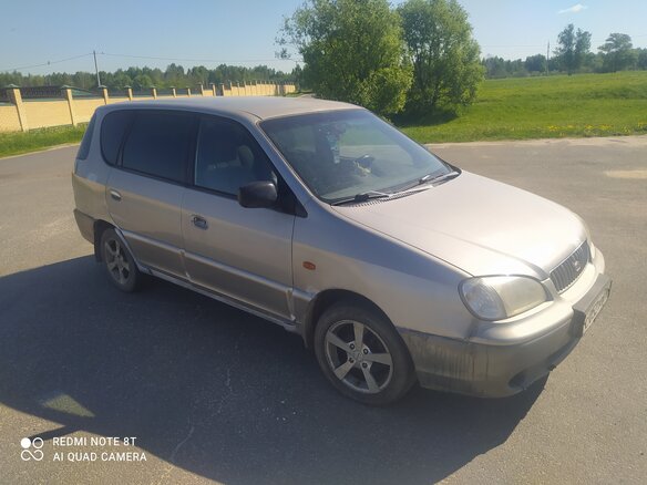 2002 Kia Carens I, белый, 300000 рублей - вид 4