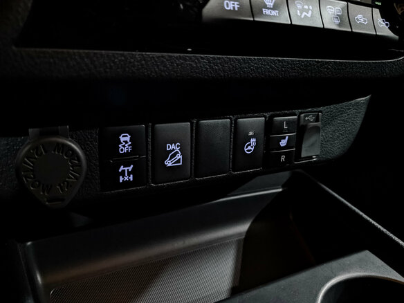 2020 Toyota Hilux VIII Рестайлинг 2, красный - вид 26