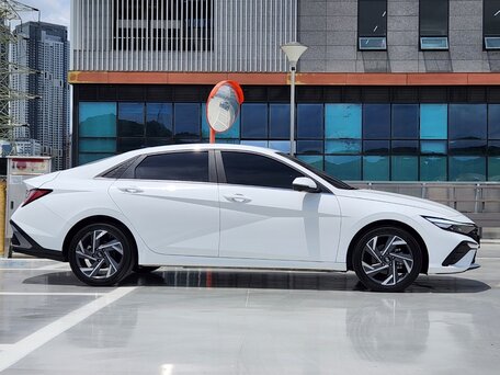 2023 Hyundai Avante VII Рестайлинг, белый, 1792000 рублей, вид 4