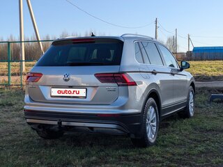 2017 Volkswagen Tiguan II, серебристый, 2440000 рублей, вид 5