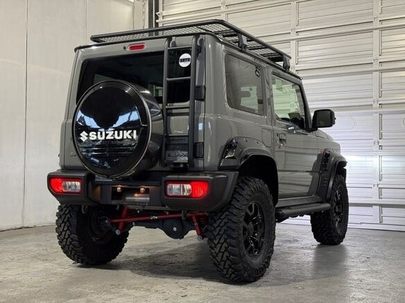 2023 Suzuki Jimny Sierra IV, серебристый, 1576911 рублей - вид 2