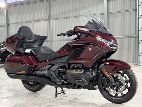2025 Honda GL 1800 Gold Wing, красный, 3400000 рублей, вид 1