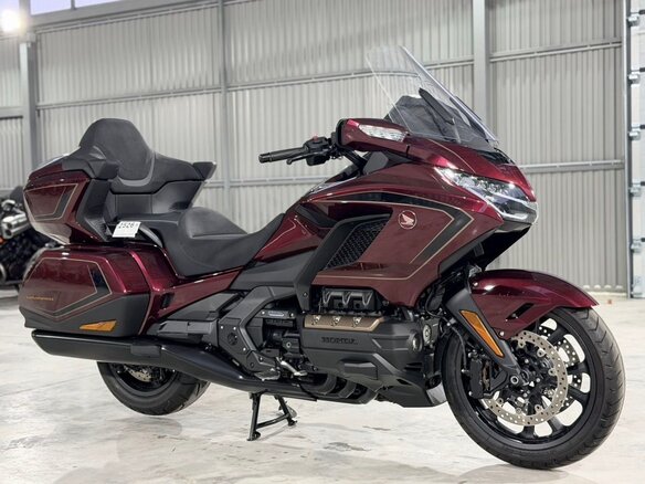 2025 Honda GL 1800 Gold Wing, красный, 3400000 рублей