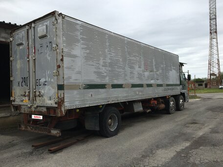 1993 Isuzu Giga (C-series), зелёный, 1500000 рублей, вид 4