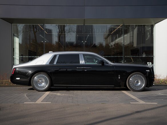 2026 Rolls-Royce Phantom Extended VIII Рестайлинг (Series II), чёрный, 86000000 рублей - вид 16