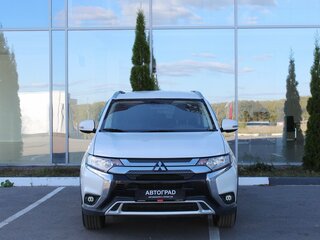 2019 Mitsubishi Outlander III Рестайлинг 3, белый, 1790000 рублей, вид 2