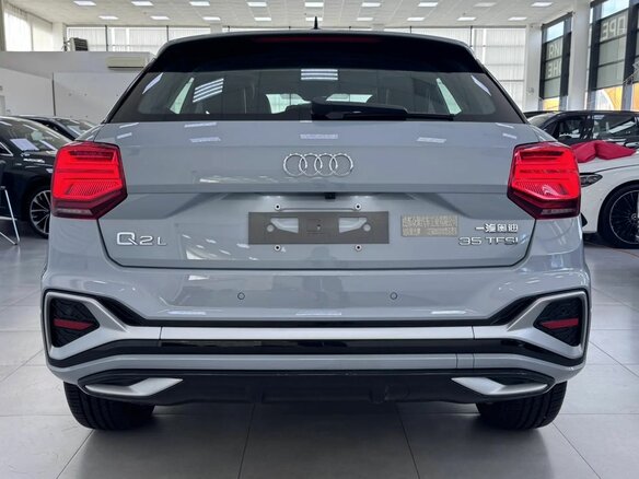 2025 Audi Q2 L 35 TFSI I Рестайлинг, серый, 3370000 рублей - вид 4