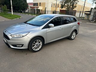 2016 Ford Focus III Рестайлинг, серебристый, 1050000 рублей, вид 2