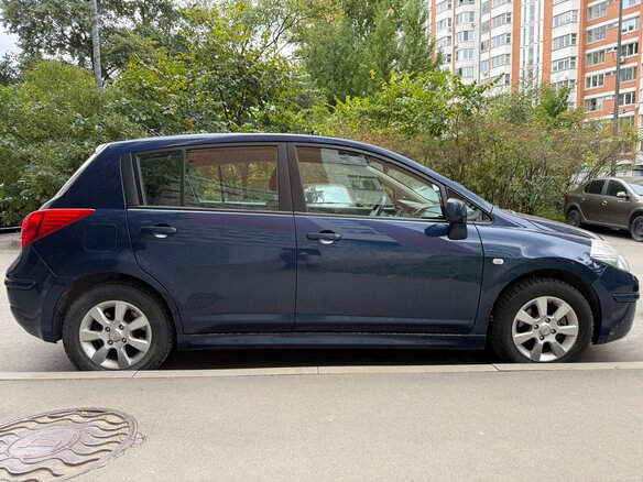 2011 Nissan Tiida I Рестайлинг, синий, 890000 рублей - вид 12