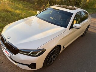 2021 BMW 5 серии 530i xDrive VII (G30/G31/G38) Рестайлинг, белый, 5200000 рублей, вид 5