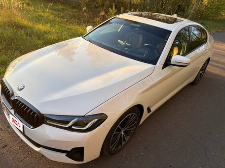 2021 BMW 5 серии 530i xDrive VII (G30/G31/G38) Рестайлинг, белый, 4990000 рублей, вид 5