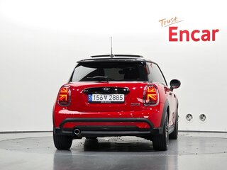 2022 Mini Hatch Cooper III (F55/F56) Рестайлинг 2, красный, 1860000 рублей, вид 4