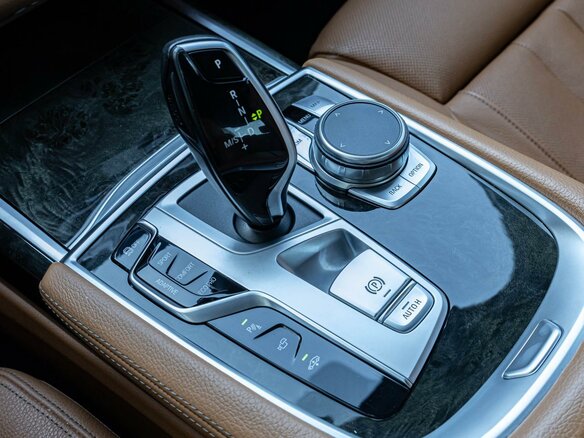 2021 BMW 7 серии 730i VI (G11/G12) Рестайлинг, серый, 5450000 рублей - вид 20