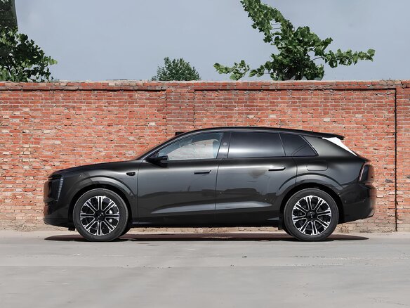 2026 Audi E7X, чёрный, 7399900 рублей - вид 2
