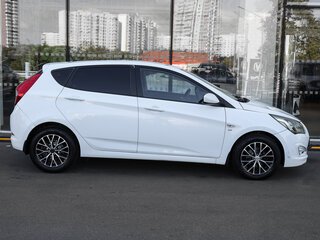 2015 Hyundai Solaris I Рестайлинг, белый, 879000 рублей, вид 4