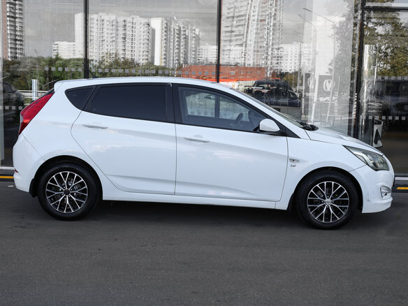 2015 Hyundai Solaris I Рестайлинг, белый - вид 3