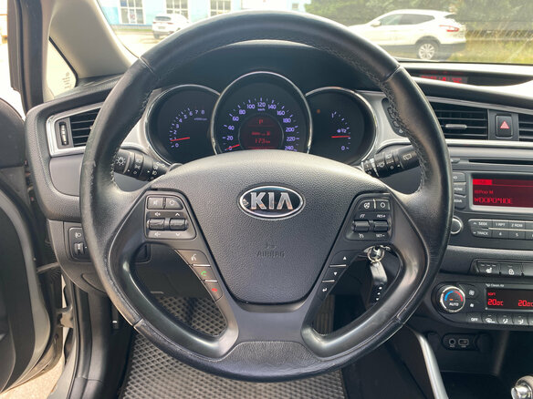 2016 Kia Ceed II Рестайлинг, серебристый, 1239000 рублей - вид 13