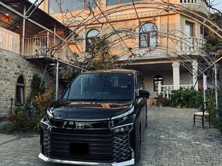 2022 Toyota Voxy IV (R90), чёрный, 3100000 рублей, вид 2