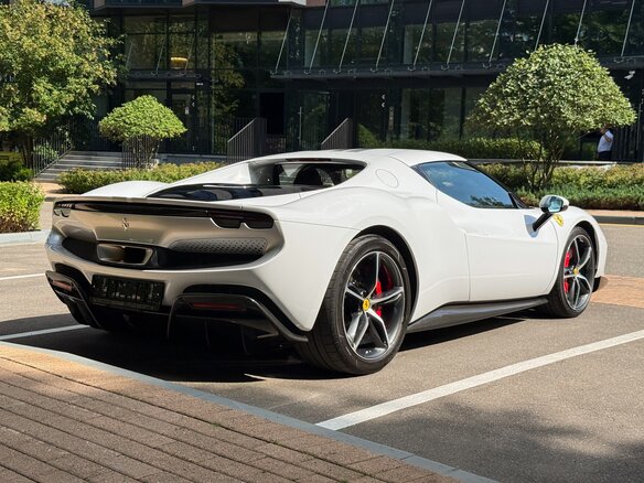2022 Ferrari 296 GTB, белый, 25900000 рублей - вид 14