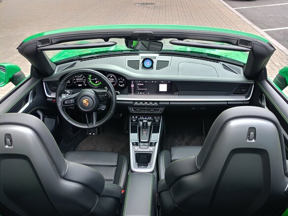 2021 Porsche 911 Carrera 4S VIII (992), зелёный, 16100000 рублей - вид 20