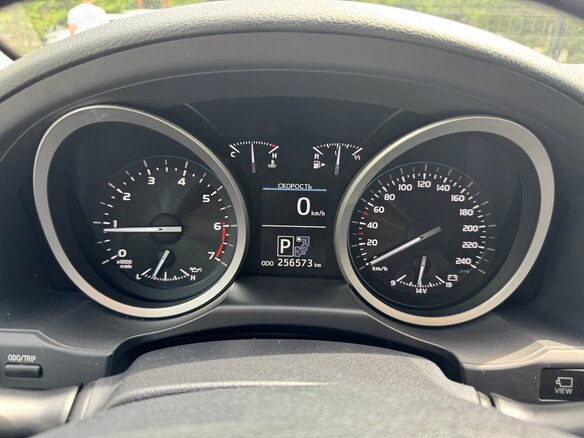 2012 Toyota Land Cruiser 200 Series Рестайлинг 1, чёрный, 3900000 рублей - вид 9