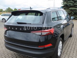 2022 Skoda Kodiaq I Рестайлинг, красный, 3290000 рублей, вид 4
