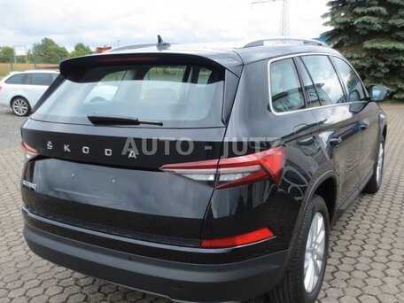 2022 Skoda Kodiaq I Рестайлинг, красный, 3290000 рублей, вид 4
