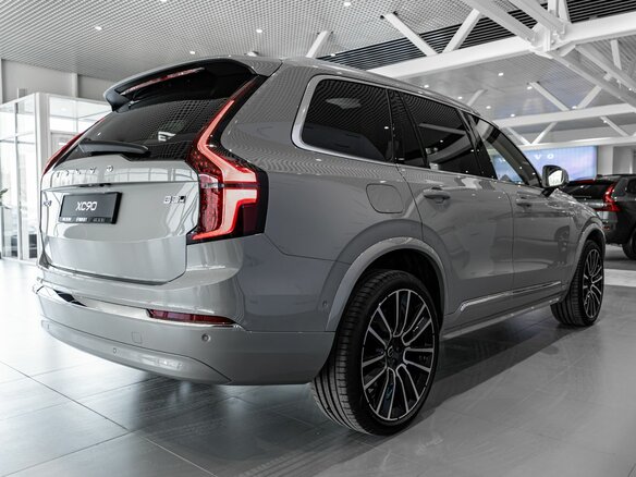 2026 Volvo XC90 B5 II Рестайлинг 2, серый - вид 4