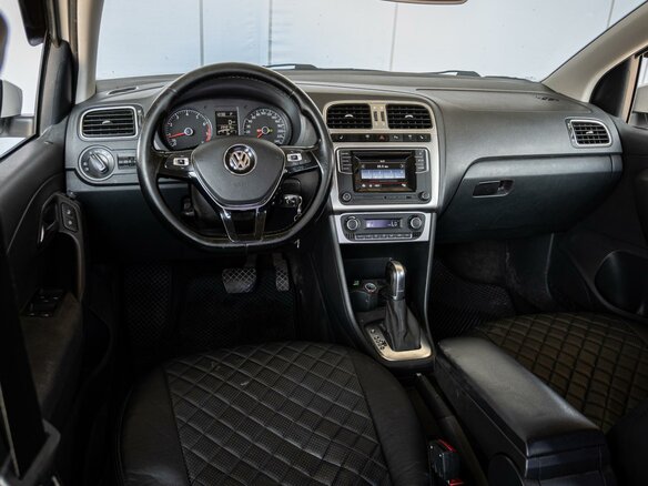 2017 Volkswagen Polo V Рестайлинг, белый, 1150000 рублей - вид 5