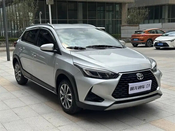 2021 Toyota Yaris L X XP150 Рестайлинг, серебристый, 1130017 рублей