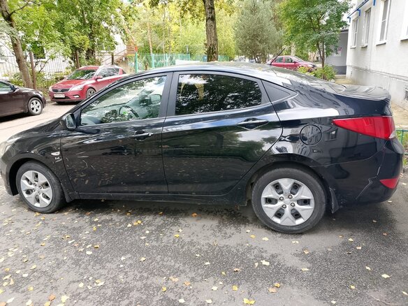 2016 Hyundai Solaris I Рестайлинг, чёрный, 1200000 рублей - вид 2