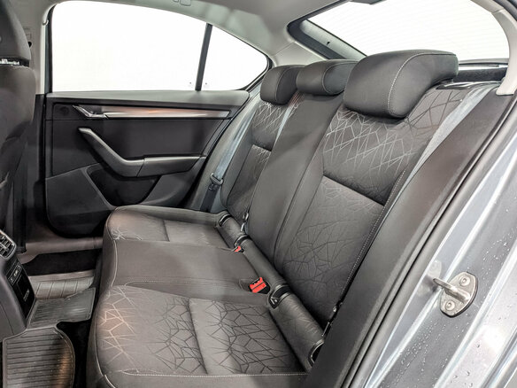 2020 Skoda Octavia III (A7) Рестайлинг, серый, 1835000 рублей - вид 11