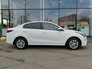 2021 Kia Rio IV Рестайлинг, белый, 1930000 рублей, вид 4